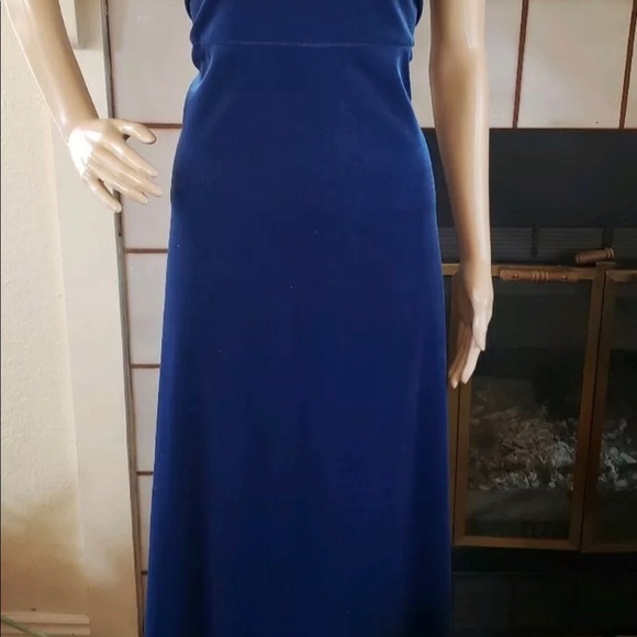 This beautiful ensemble was a gift, but to small. My loss is your gain. - Picture 4 of 7